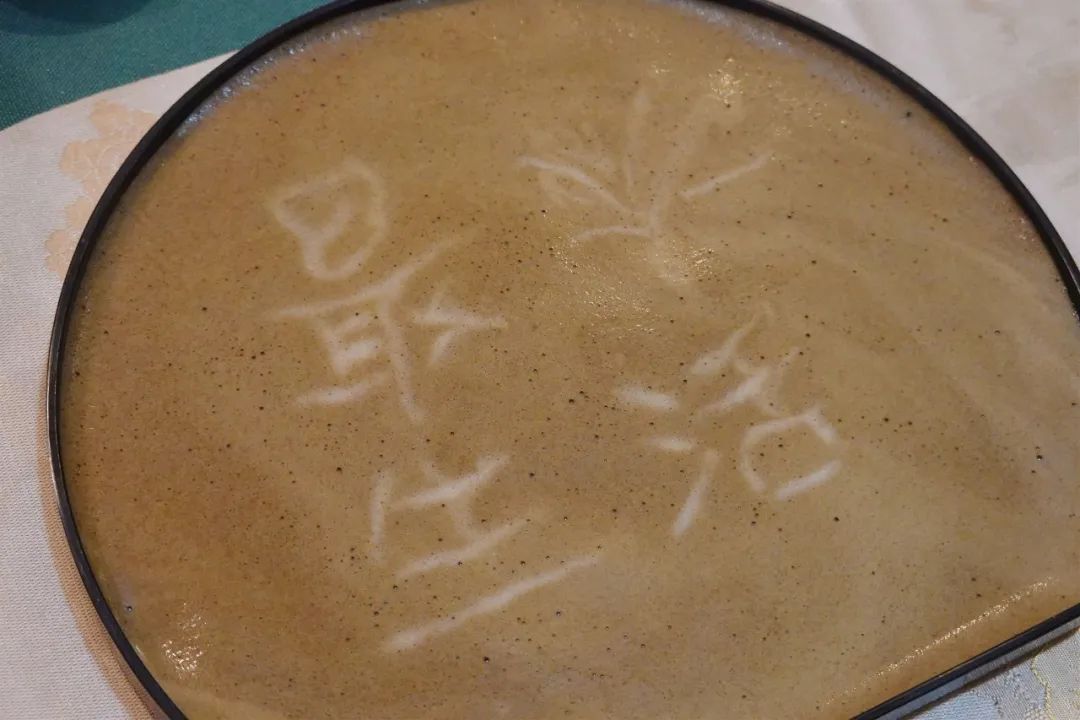 DƬ